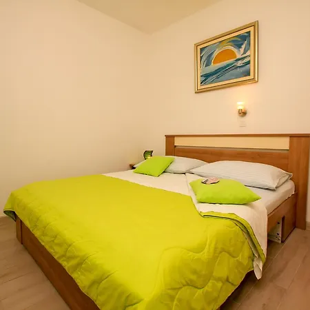 Cesare 2 Jelsa (Hvar)