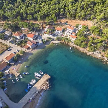 Cesare 2 Jelsa (Hvar)