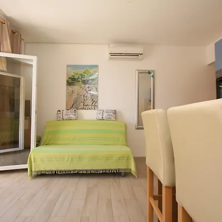 Cesare 2 * Jelsa (Hvar)